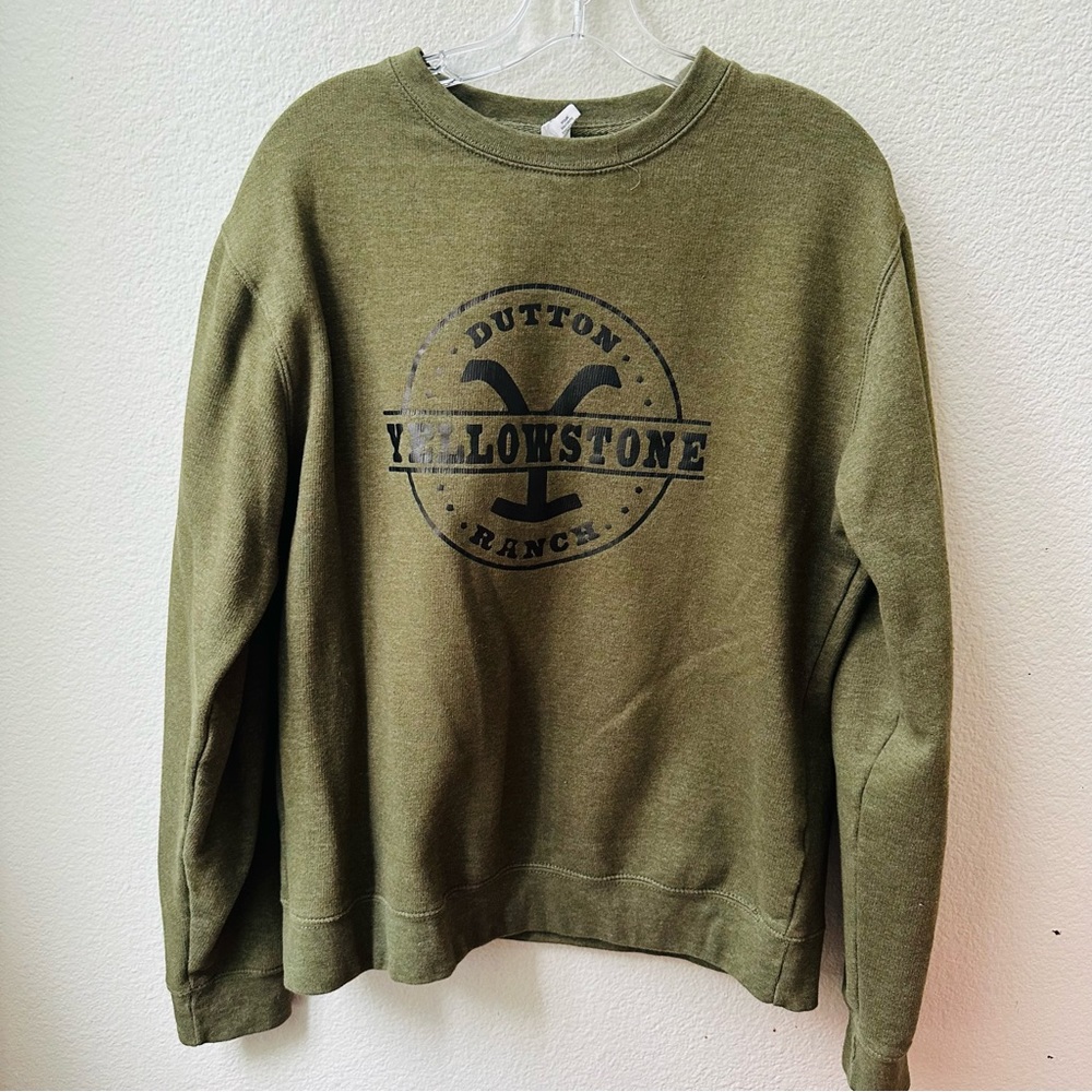 Yellowstone Dutton Ranch green graphic long sleeve sweatshirt women’s M